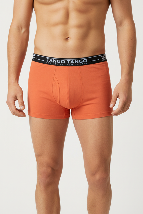 Modelo masculino con calzoncillo bóxer naranja de bambú TANGO Sportswear